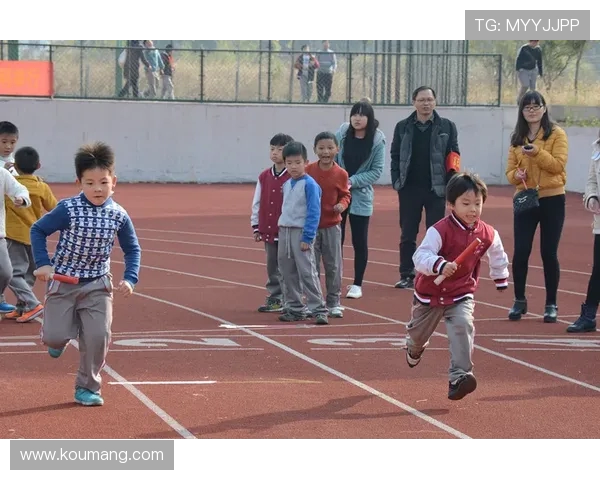 篮球场上的梦想与拼搏 从青涩少年到职业巨星的成长之路