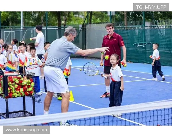 深圳网球队在大师赛中的战术运用与表现分析探讨